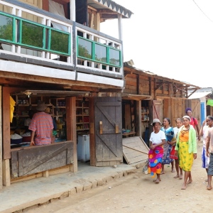 Rush hour in Tolongoina